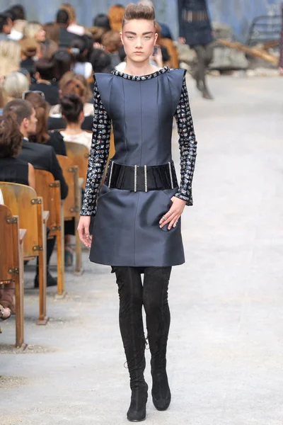Look 28